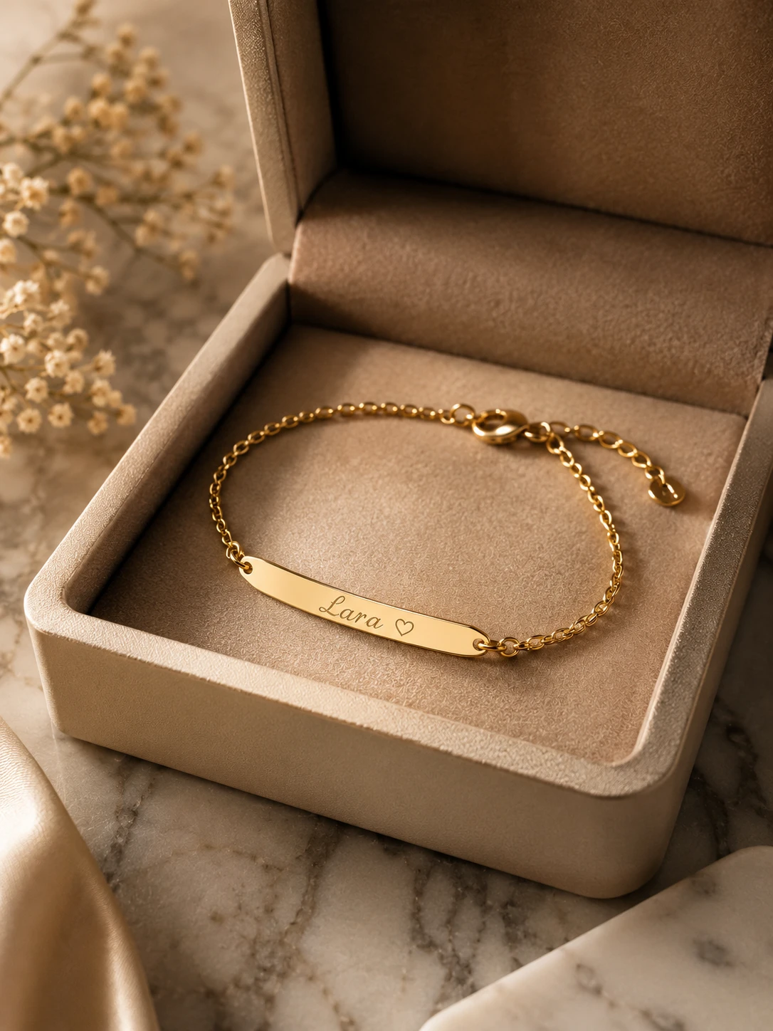 Personalisierter Schmuck mit Gravur — Premium-Produkt